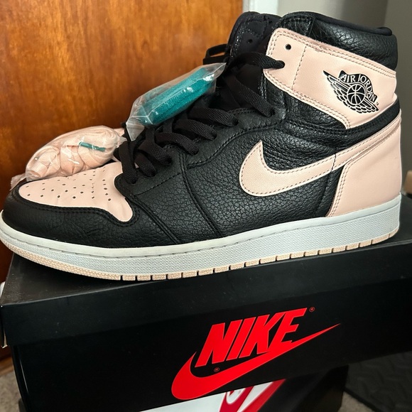 Air Jordan 1 High Crimson